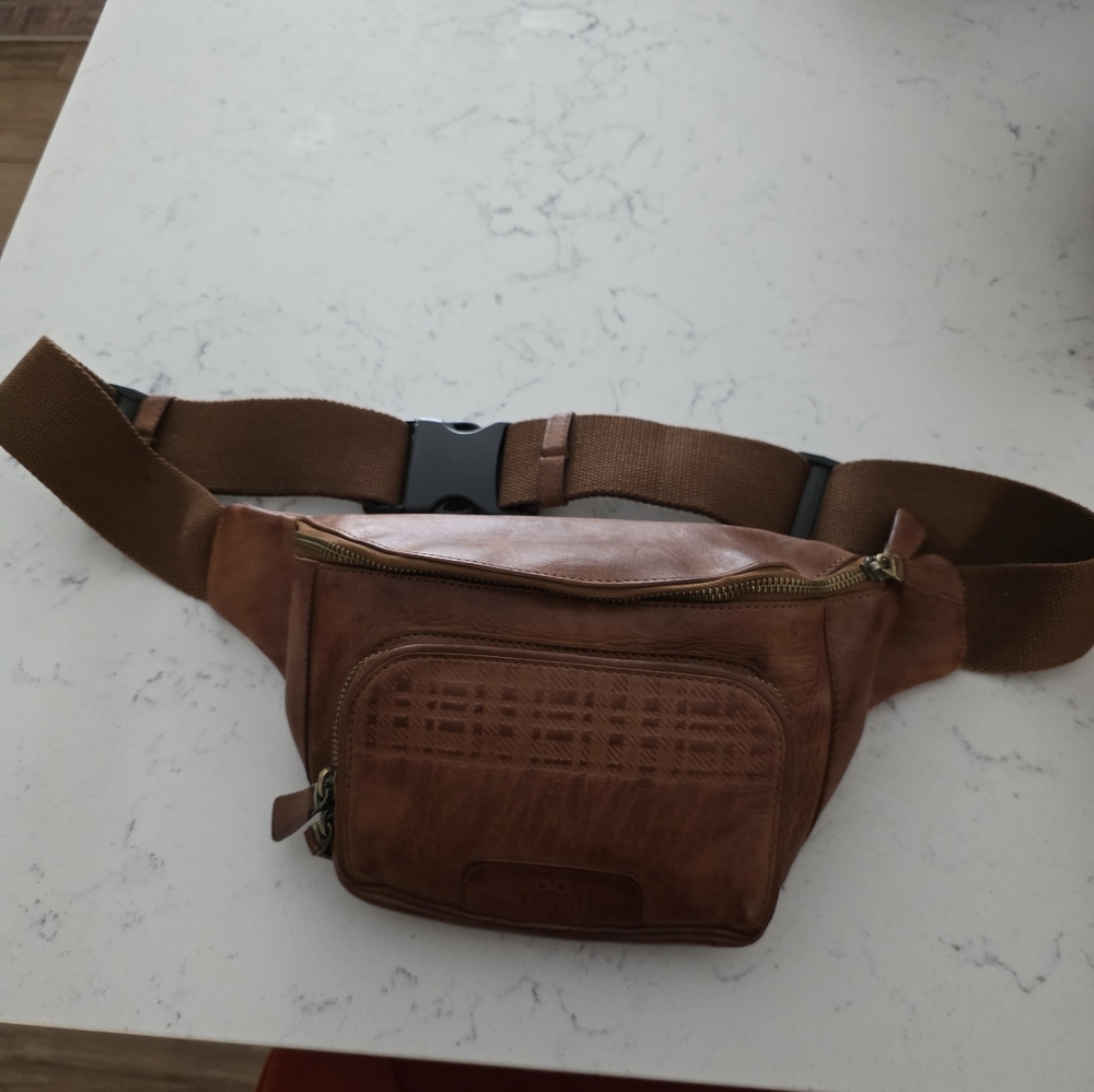 Trafalgar Cognac Caelen Leather Adjustable waist bag